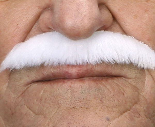 Mostacho Blanco