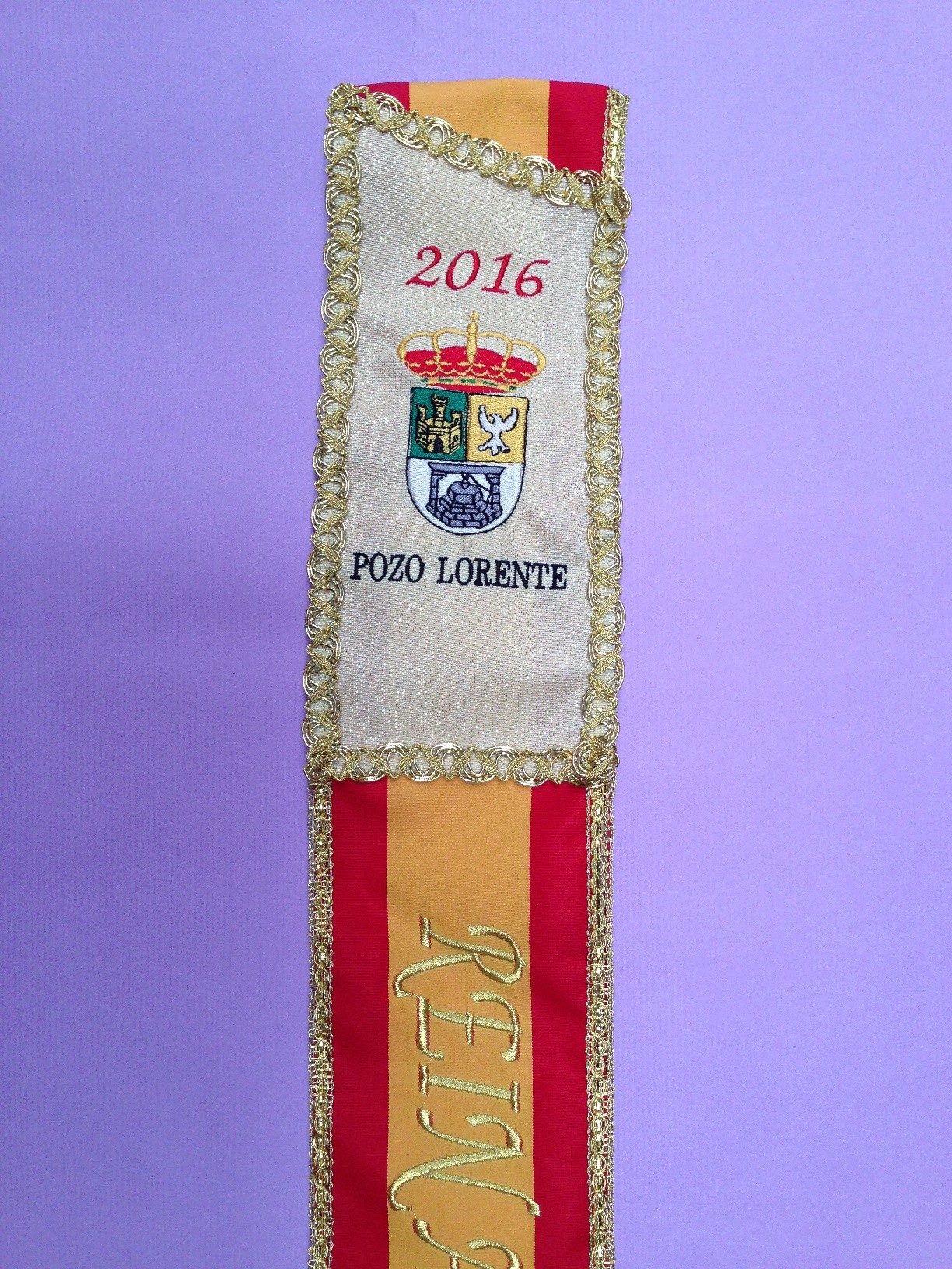 Banda Reina Escudo y Pasamaneria