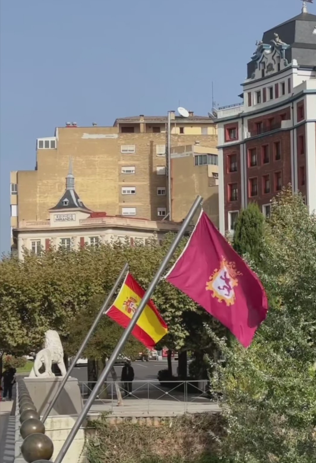 Bandera de León ciudad - Imagen 2